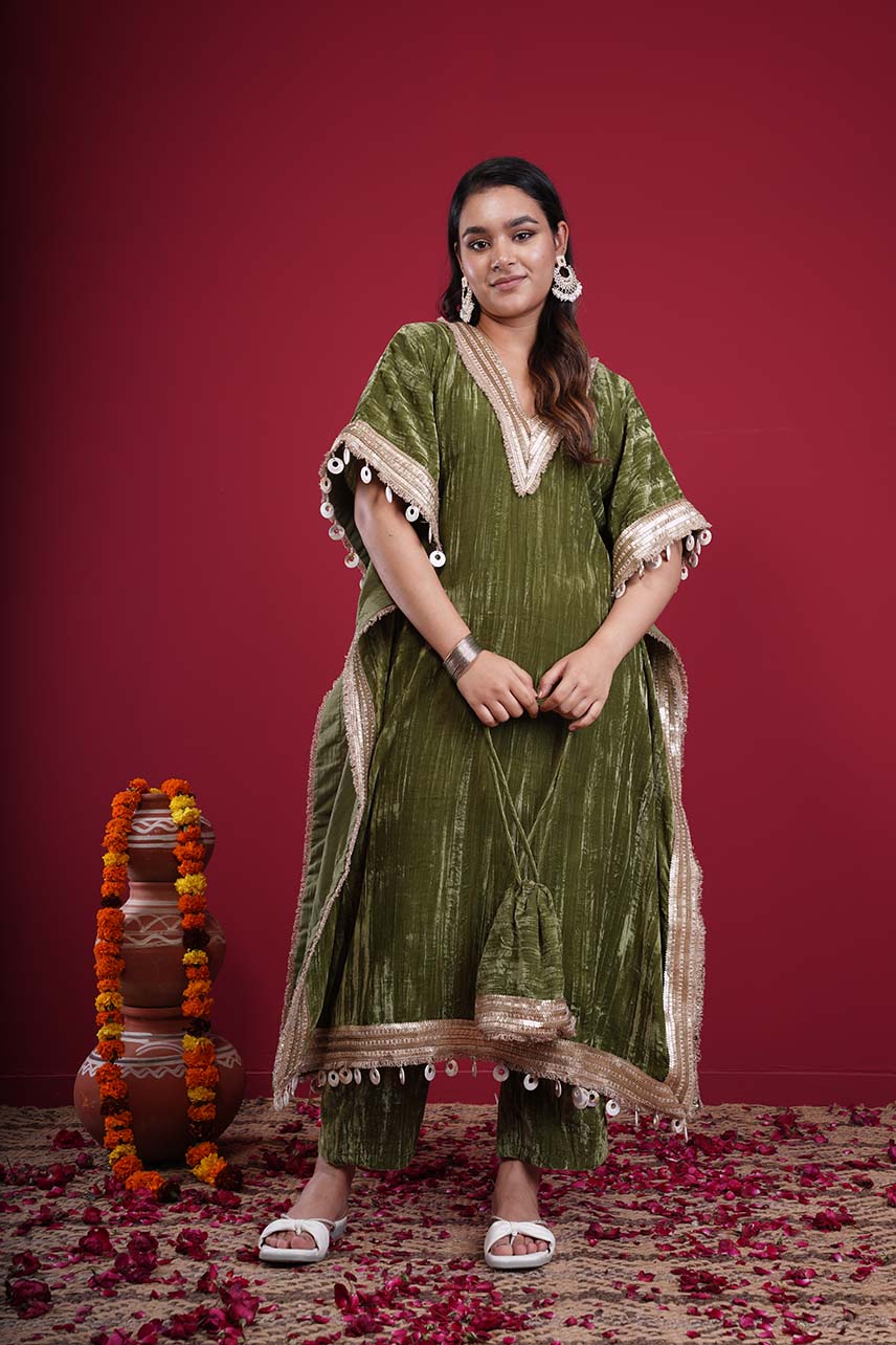 Avnoor Crushed Velvet Kaftan set
(Green)