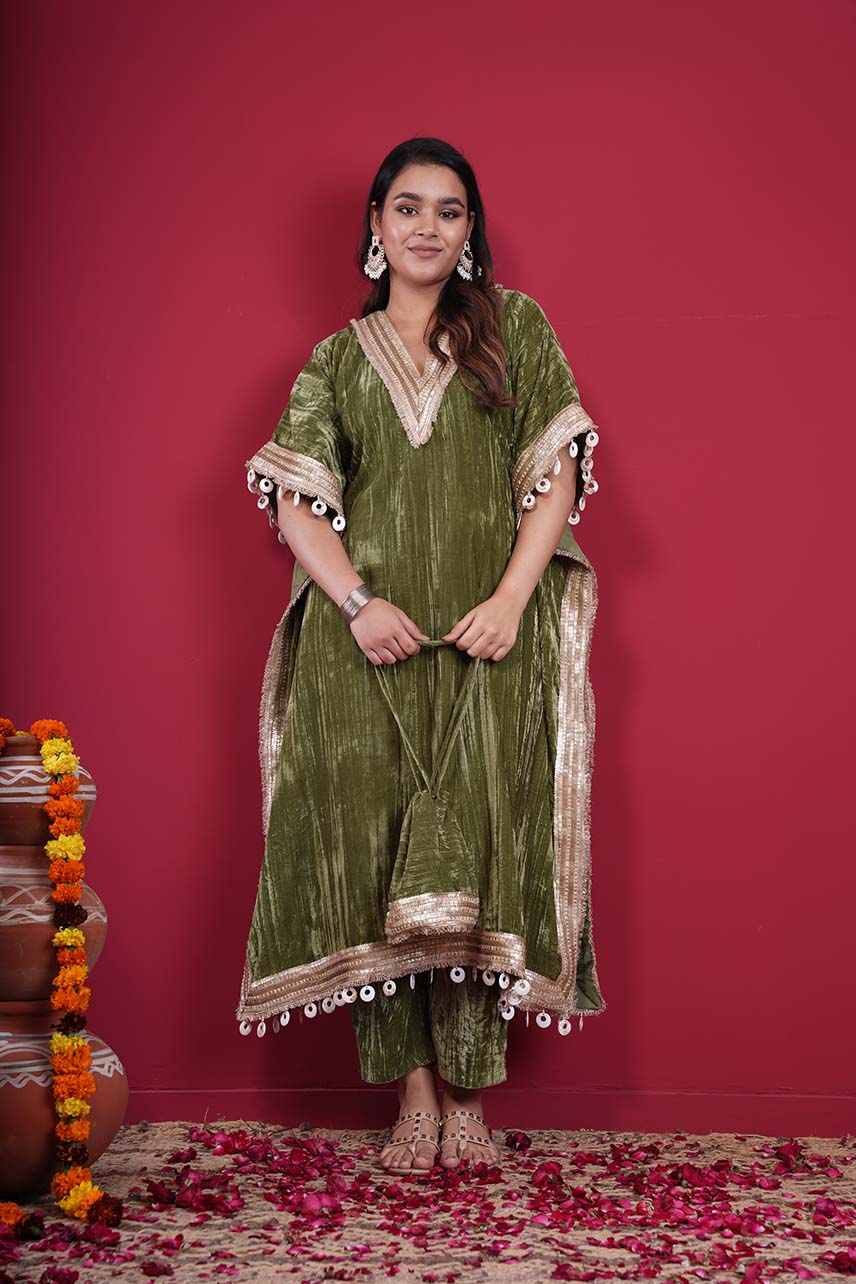 Avnoor Crushed Velvet Kaftan set
(Green)