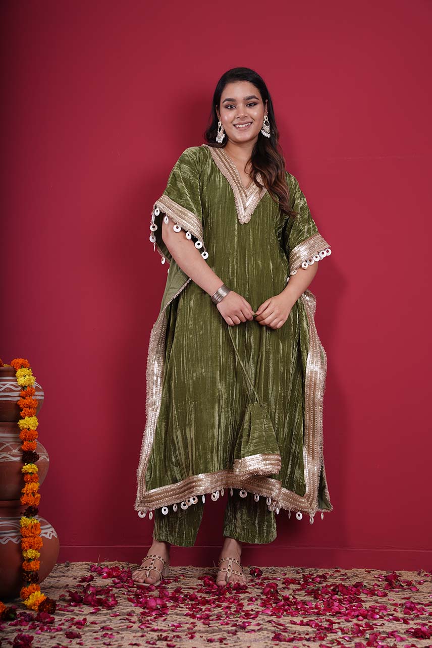 Avnoor Crushed Velvet Kaftan set
(Green)