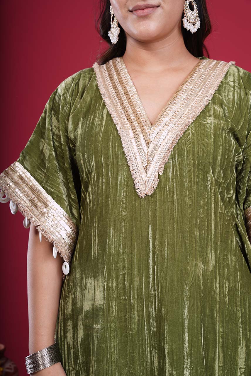 Avnoor Crushed Velvet Kaftan set
(Green)